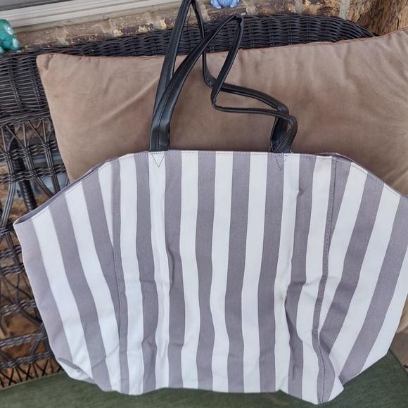 Victoria Secret tote bag 21" across 15.5" lenght - Picture 2 of 3